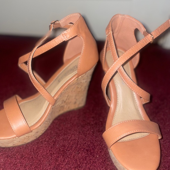 Weebo Tan Wedge Heels with Crossover design size 7 1/2 - Picture 4 of 6